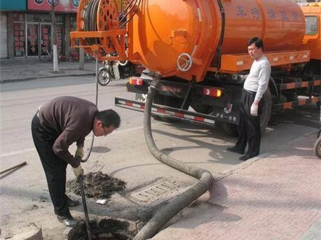 西区街道清掏化粪池，健康生活从这里开始